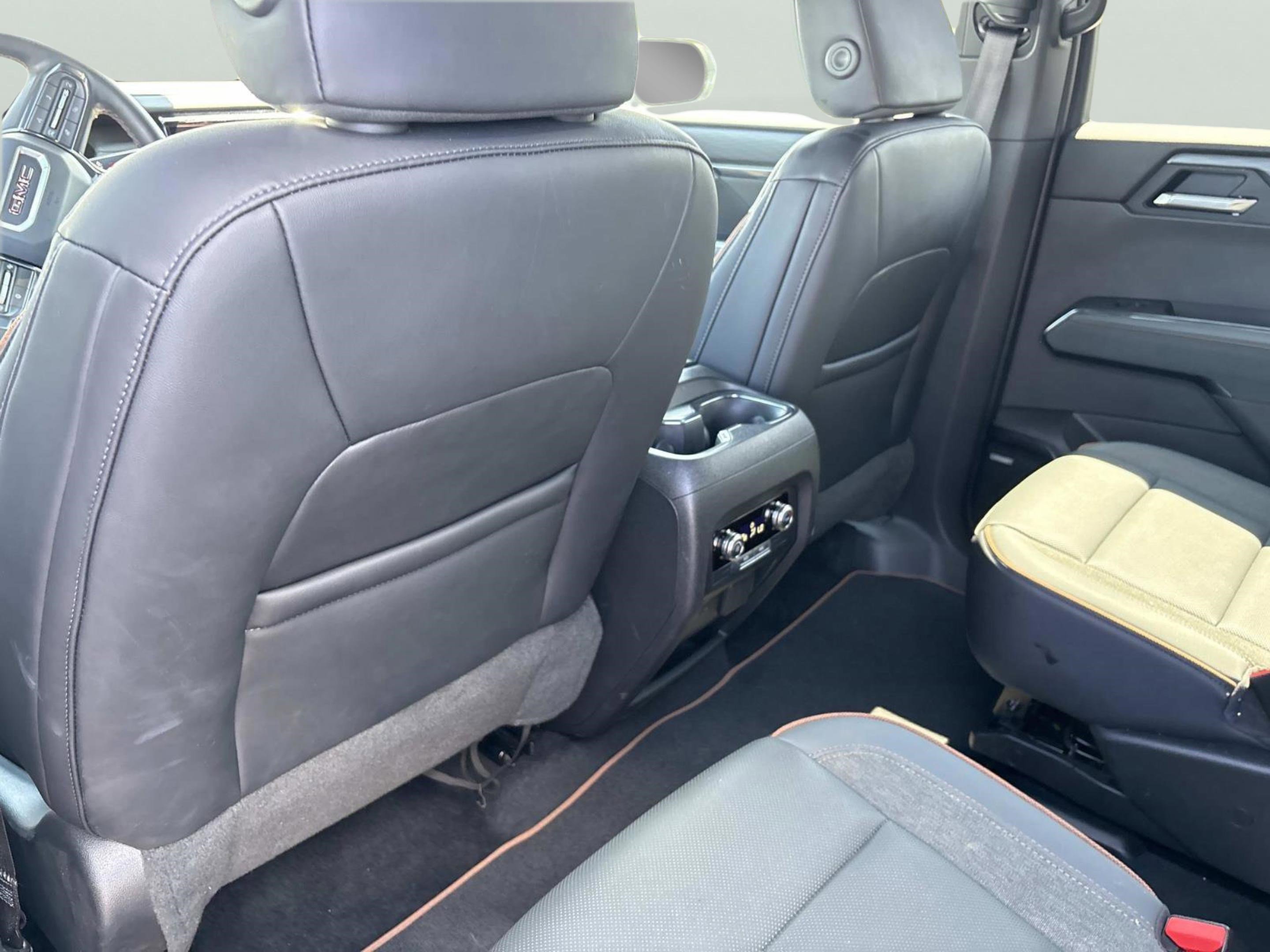 Used 2025 GMC Acadia AT4 AWD/4WD image 14