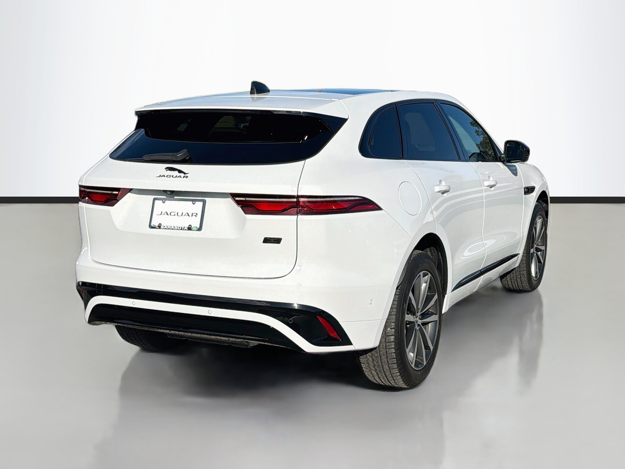 Used 2026 Jaguar F-PACE R-Dynamic S AWD/4WD image 5