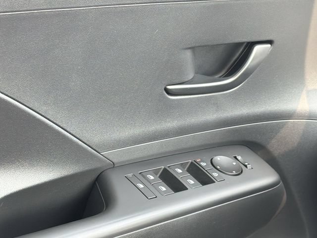 Used 2024 Hyundai Kona SE AWD/4WD image 17