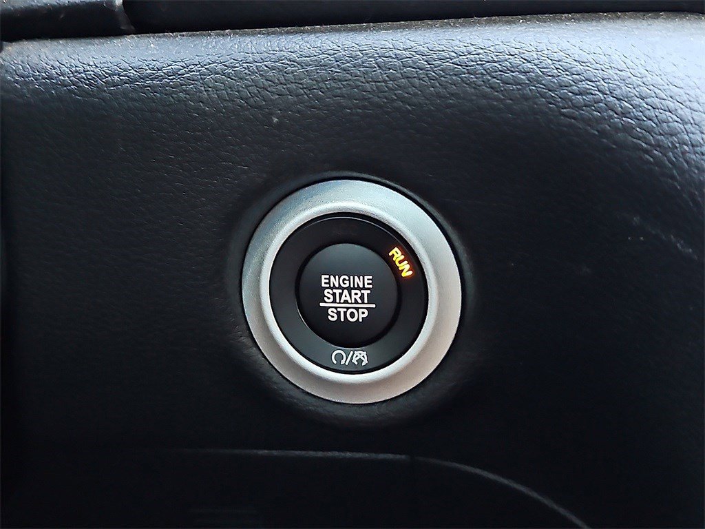 Used 2024 Chrysler Pacifica Limited w/ S Appearance Package image 25