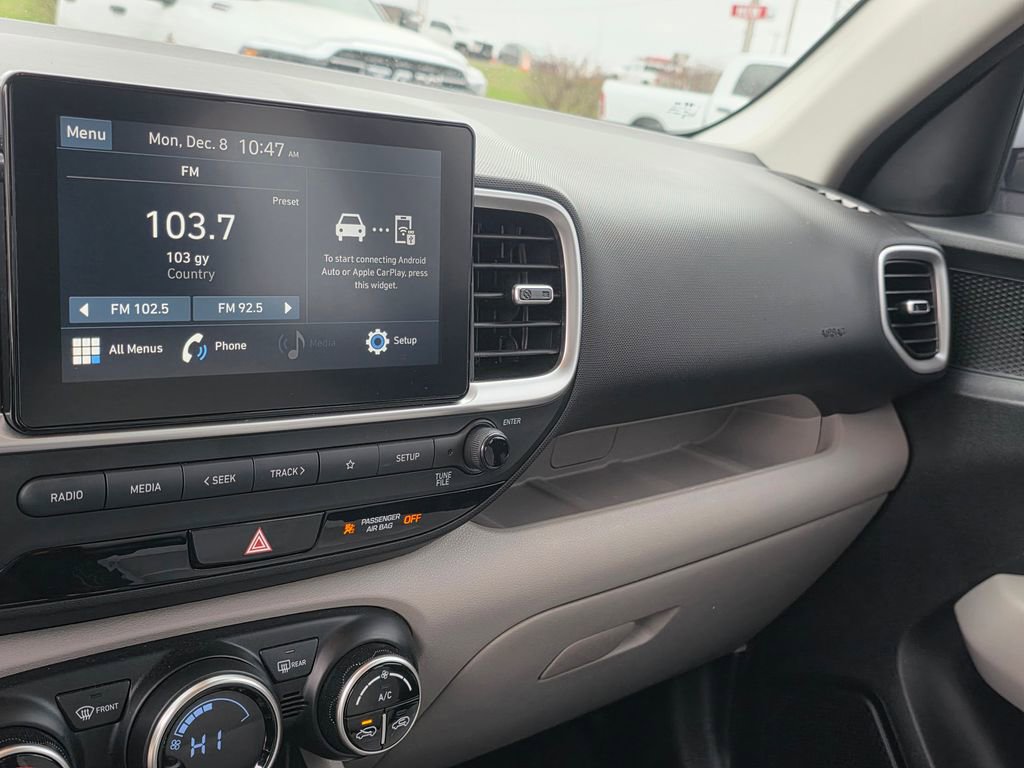 Used 2022 Hyundai Venue SEL image 25