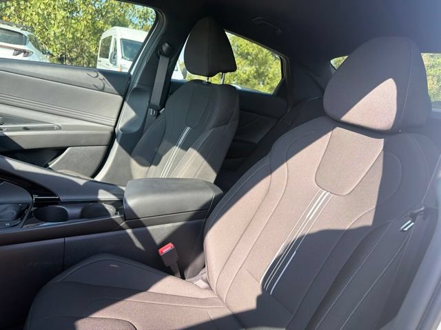 Used 2026 Hyundai Elantra SEL FWD image 17