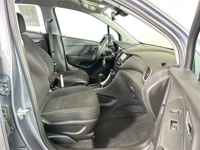 Used 2020 Chevrolet Trax LS image 28