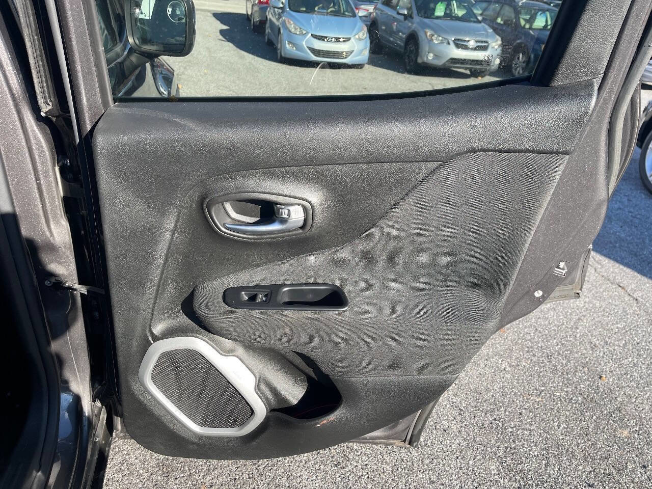Used 2018 Jeep Renegade Latitude image 30