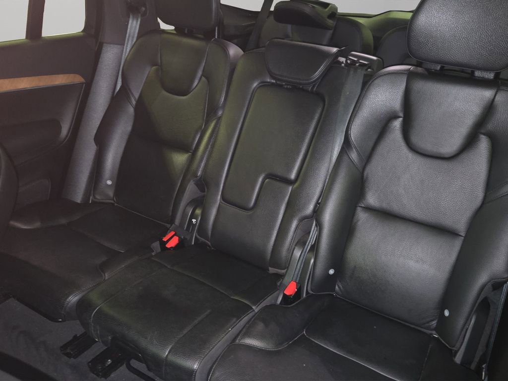 Used 2022 Volvo XC90 T6 Momentum AWD/4WD image 12