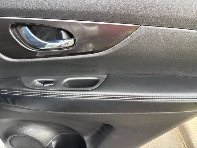 Used 2020 Nissan Rogue SV FWD image 36