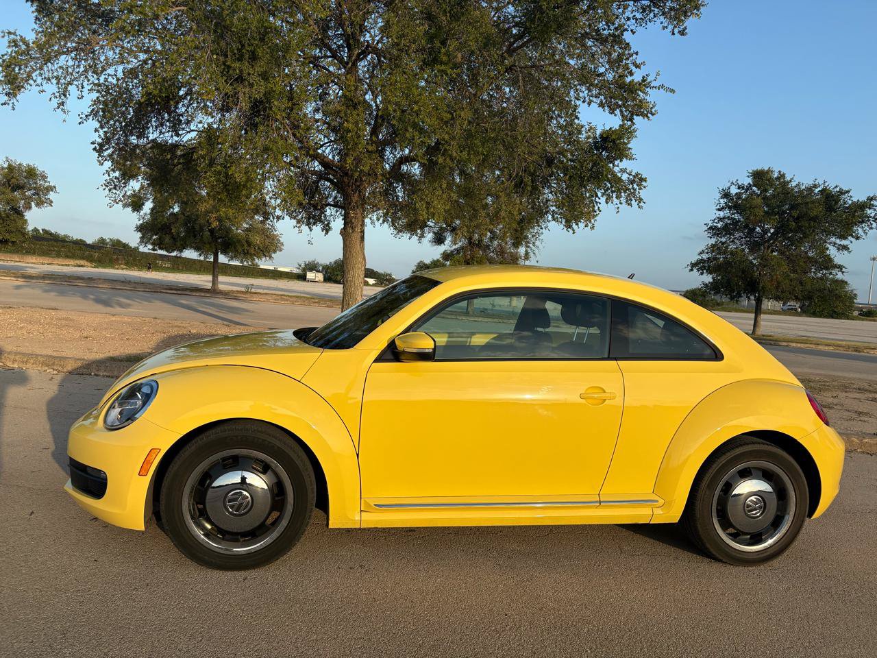 Used 2012 Volkswagen Beetle 2.5 FWD image 12
