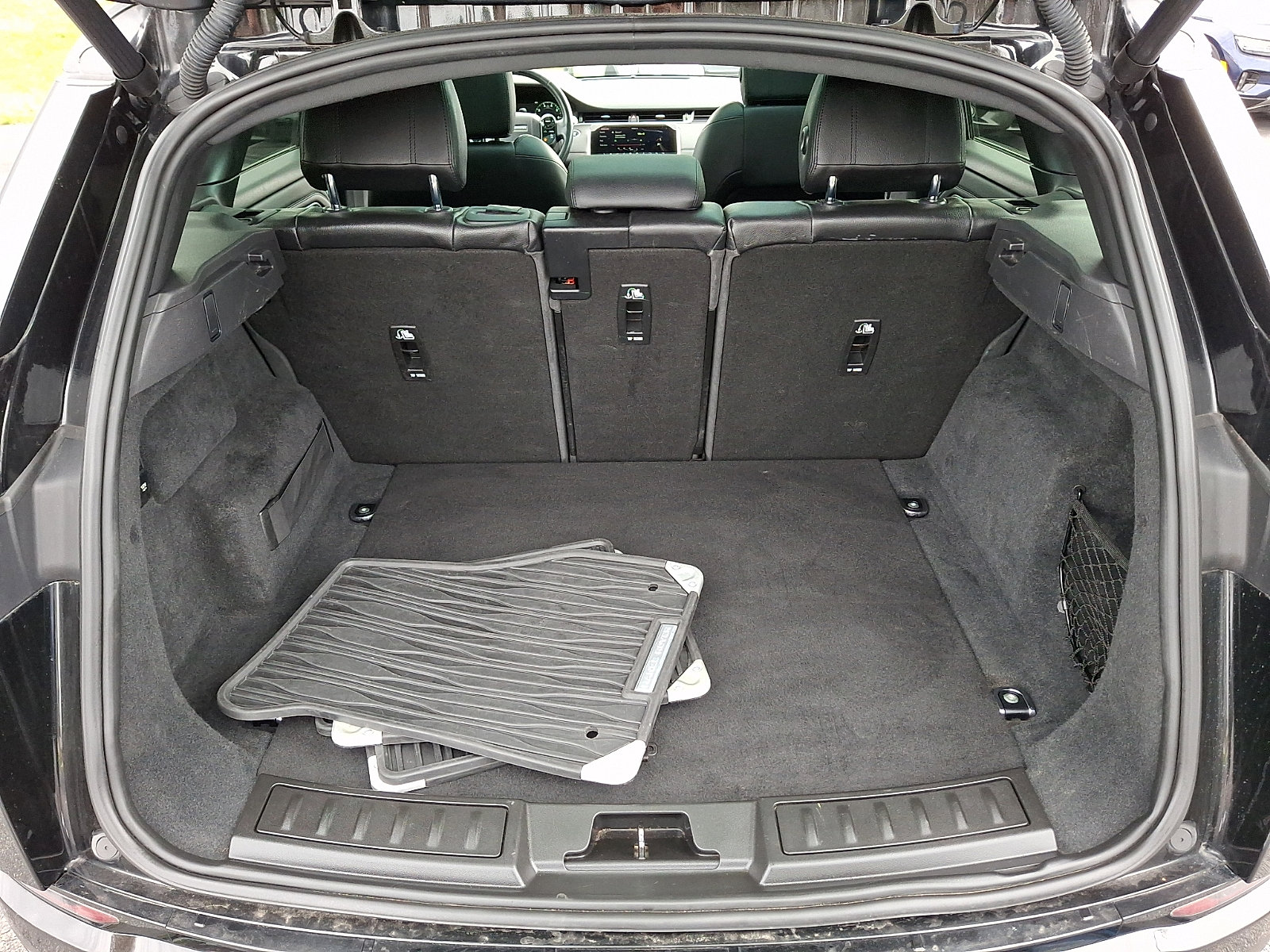 Used 2020 Land Rover Range Rover Evoque SE image 28