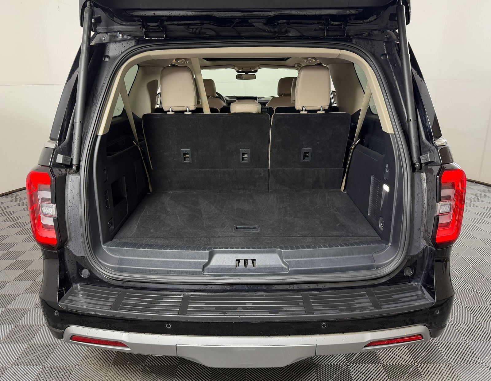 Used 2024 Ford Expedition Max Limited image 8