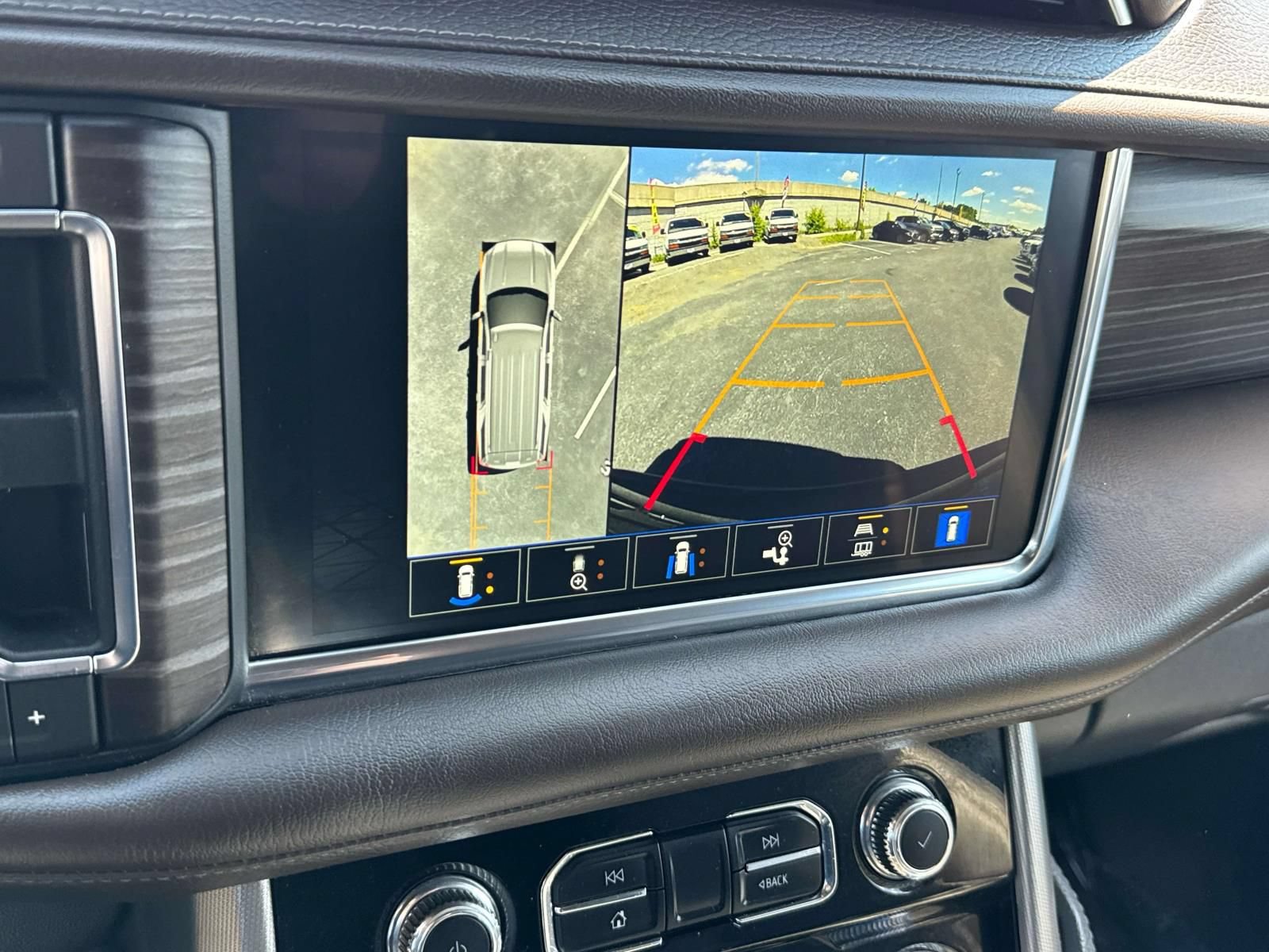 Used 2022 GMC Yukon Denali AWD/4WD image 23