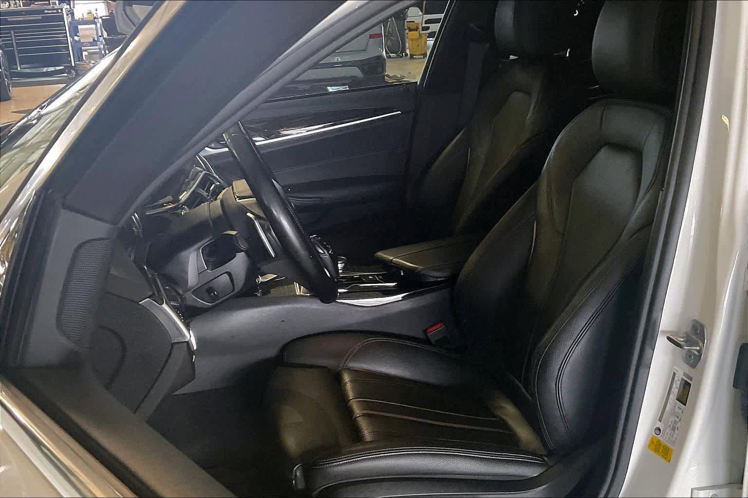 Used 2019 BMW 530i w/ Convenience Package RWD image 7