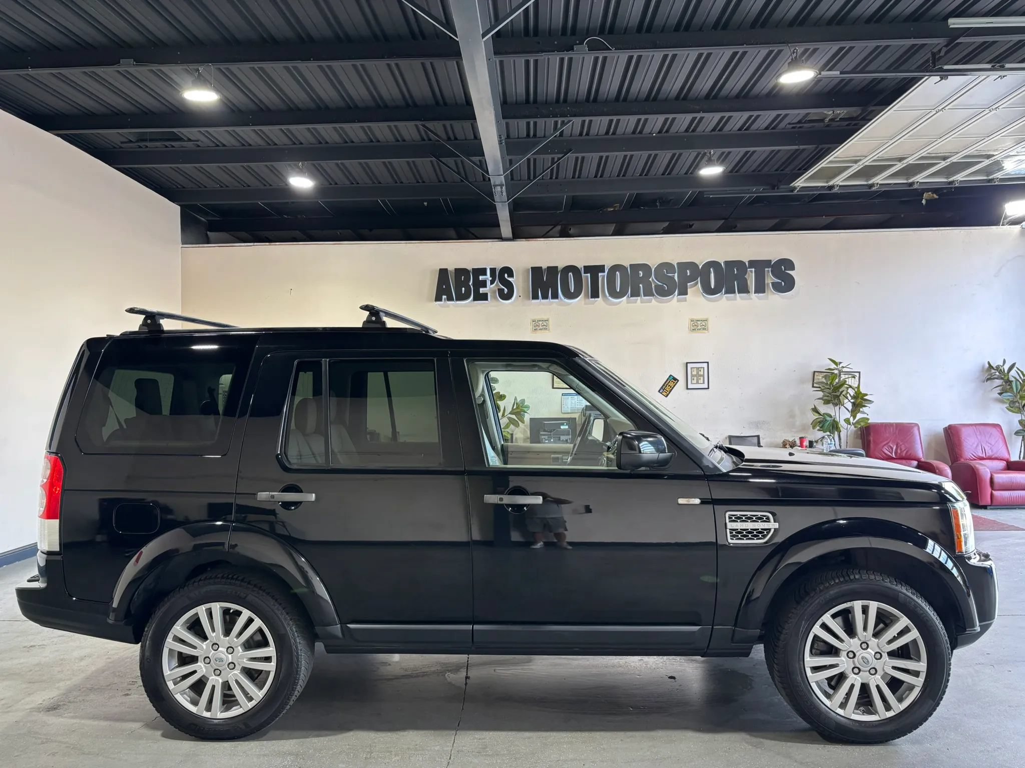 Used 2011 Land Rover LR4 HSE LUX AWD/4WD image 4