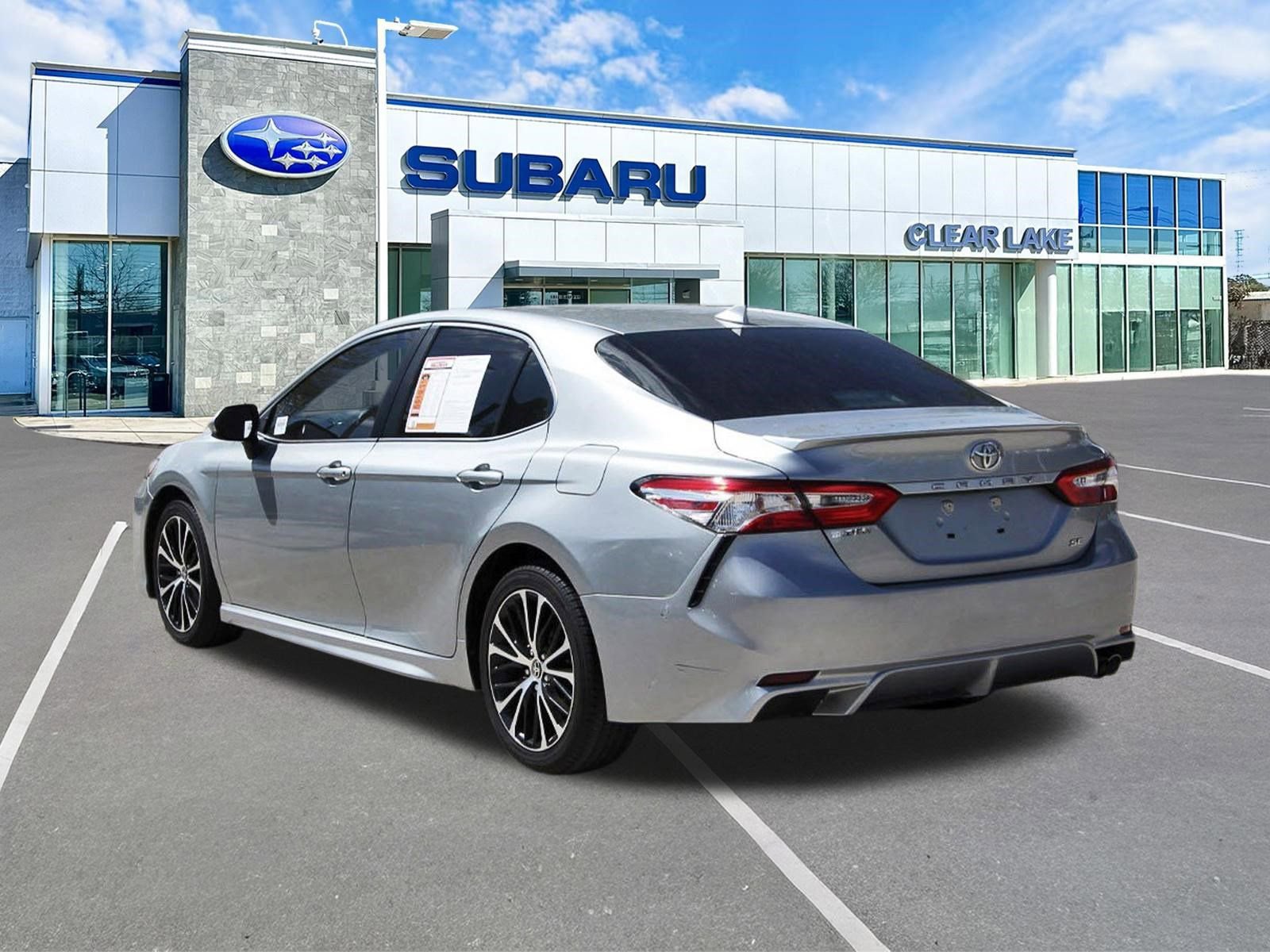 Used 2020 Toyota Camry SE image 4