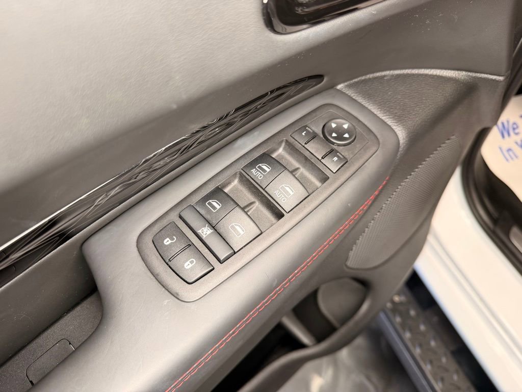 Used 2025 Dodge Durango GT AWD/4WD image 4