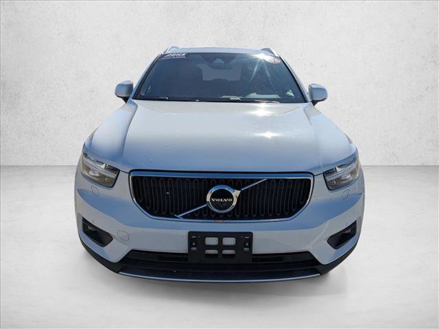 Used 2019 Volvo XC40 T5 Momentum image 2