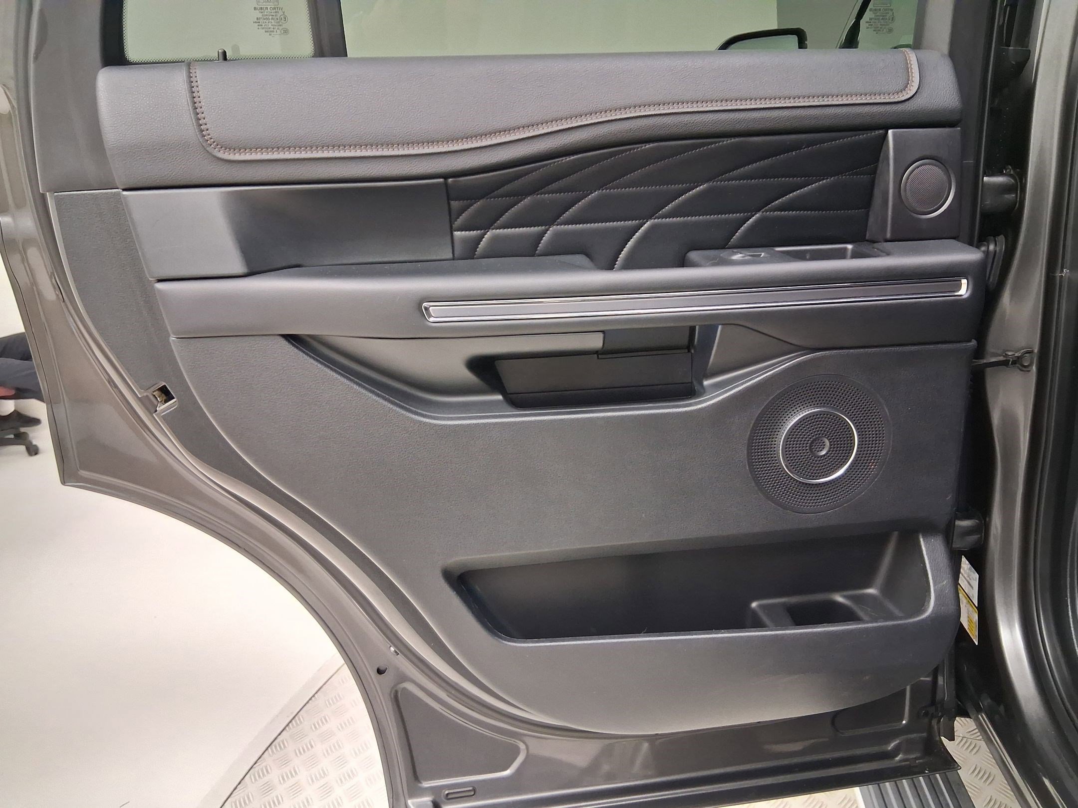 Used 2018 Ford Expedition Platinum AWD/4WD image 21