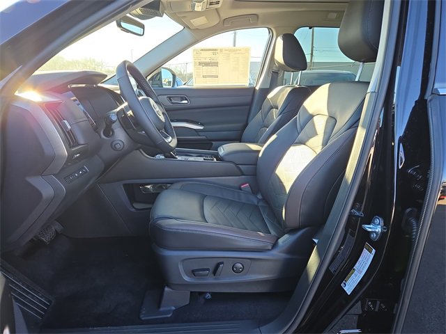 New 2025 Nissan Pathfinder Platinum w/ Cargo Package image 10