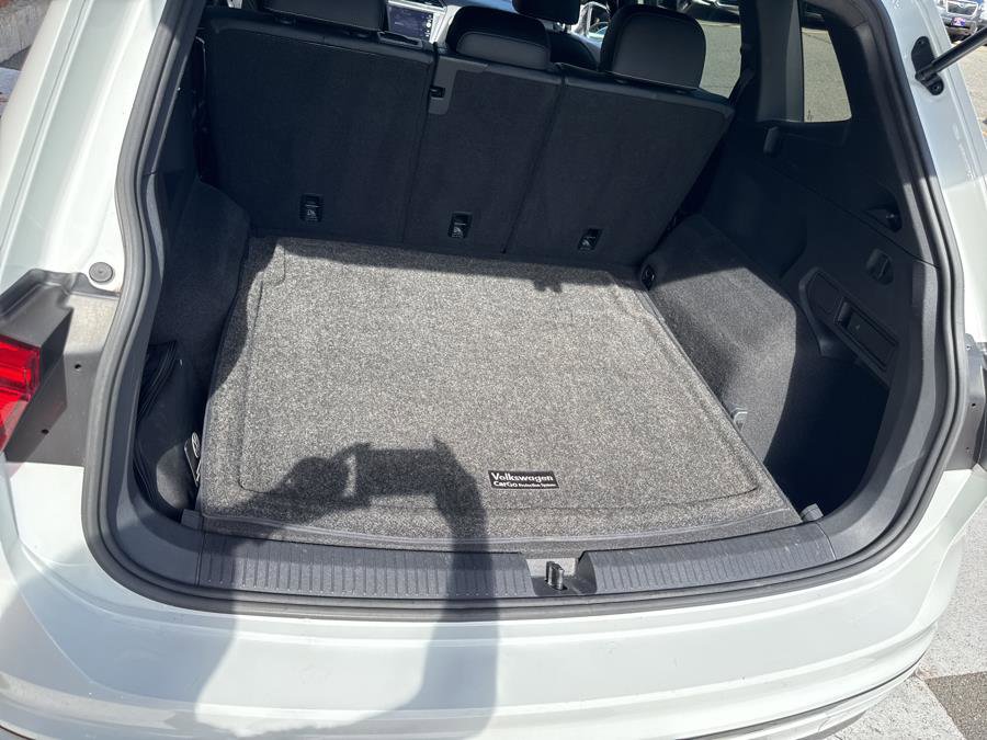 Used 2021 Volkswagen Tiguan SE R-Line image 36