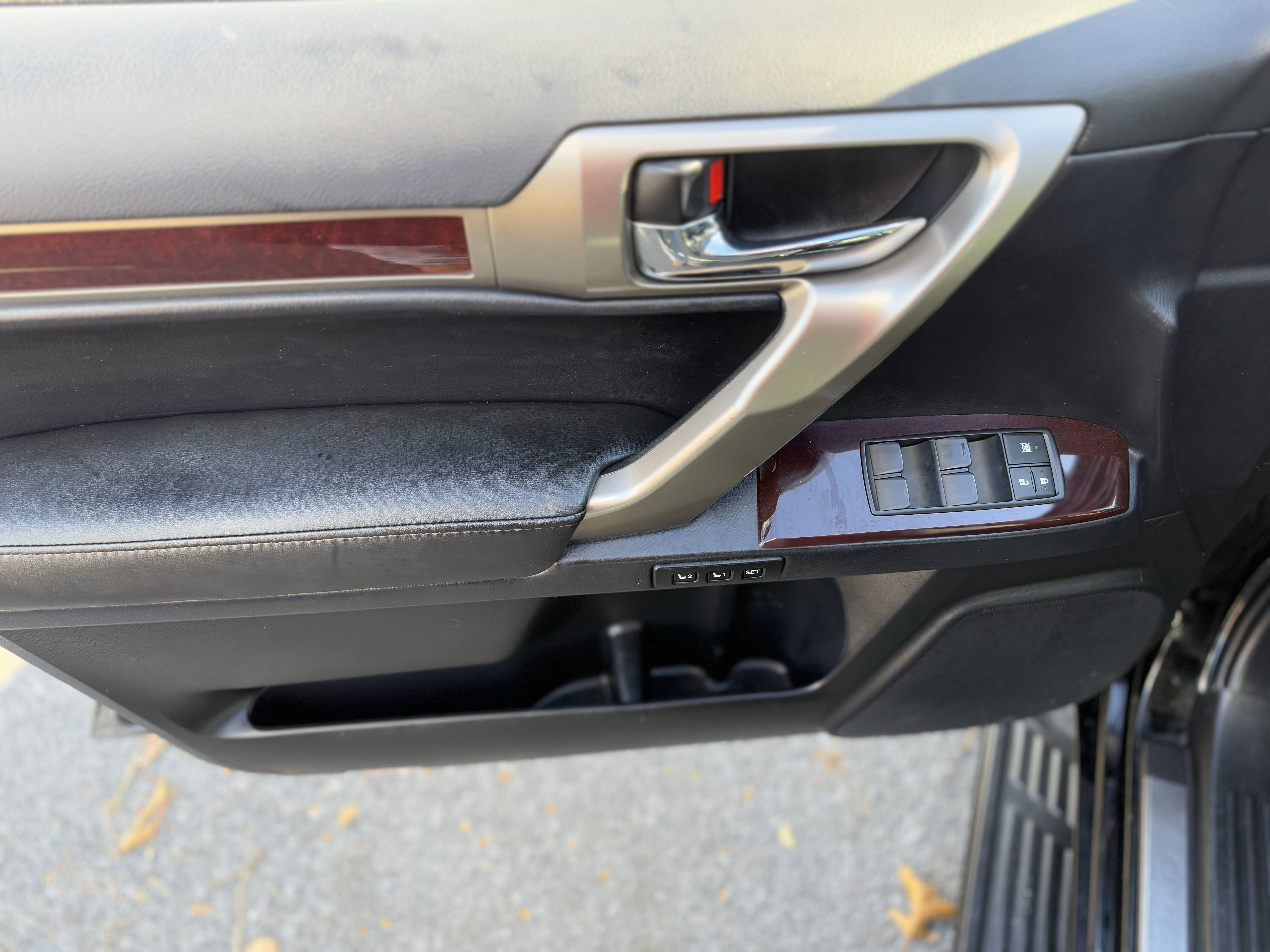 Used 2017 Lexus GX 460 image 26