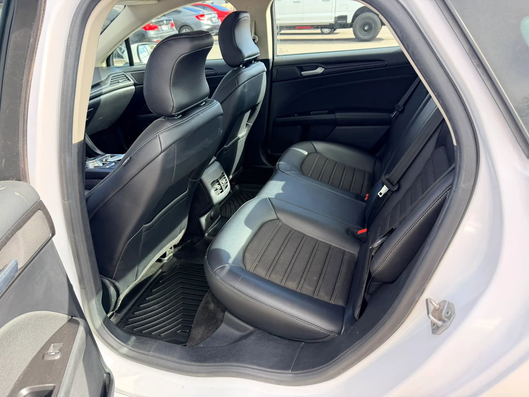 Used 2018 Ford Fusion SE w/ Equipment Group 201A AWD/4WD image 16