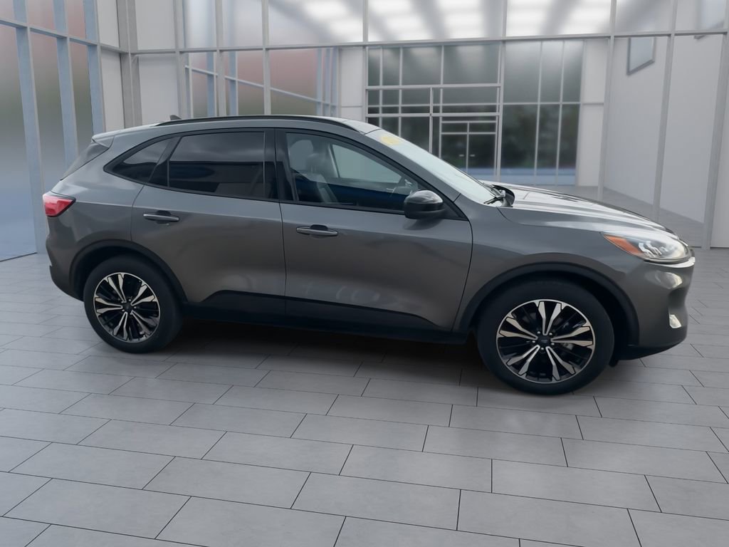 Used 2021 Ford Escape SE w/ SE Sport Appearance Package image 9