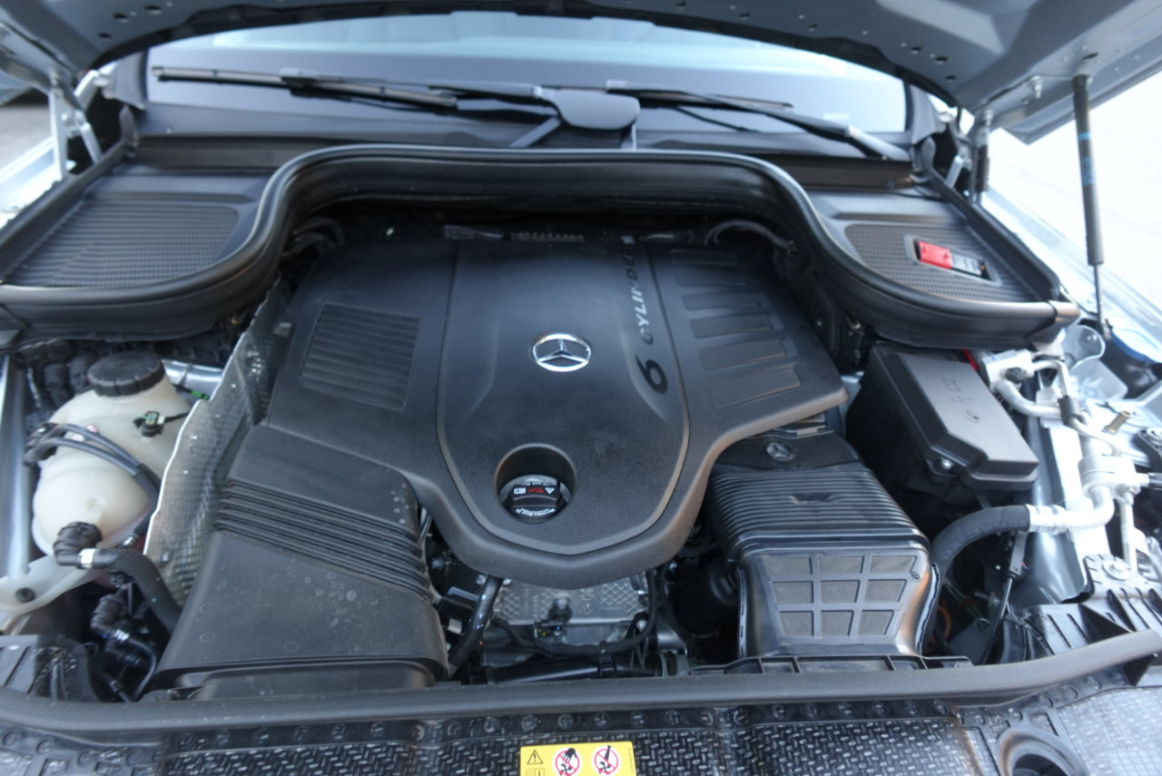 Used 2023 Mercedes-Benz GLS 450 4MATIC w/ Warmth & Comfort Package image 19