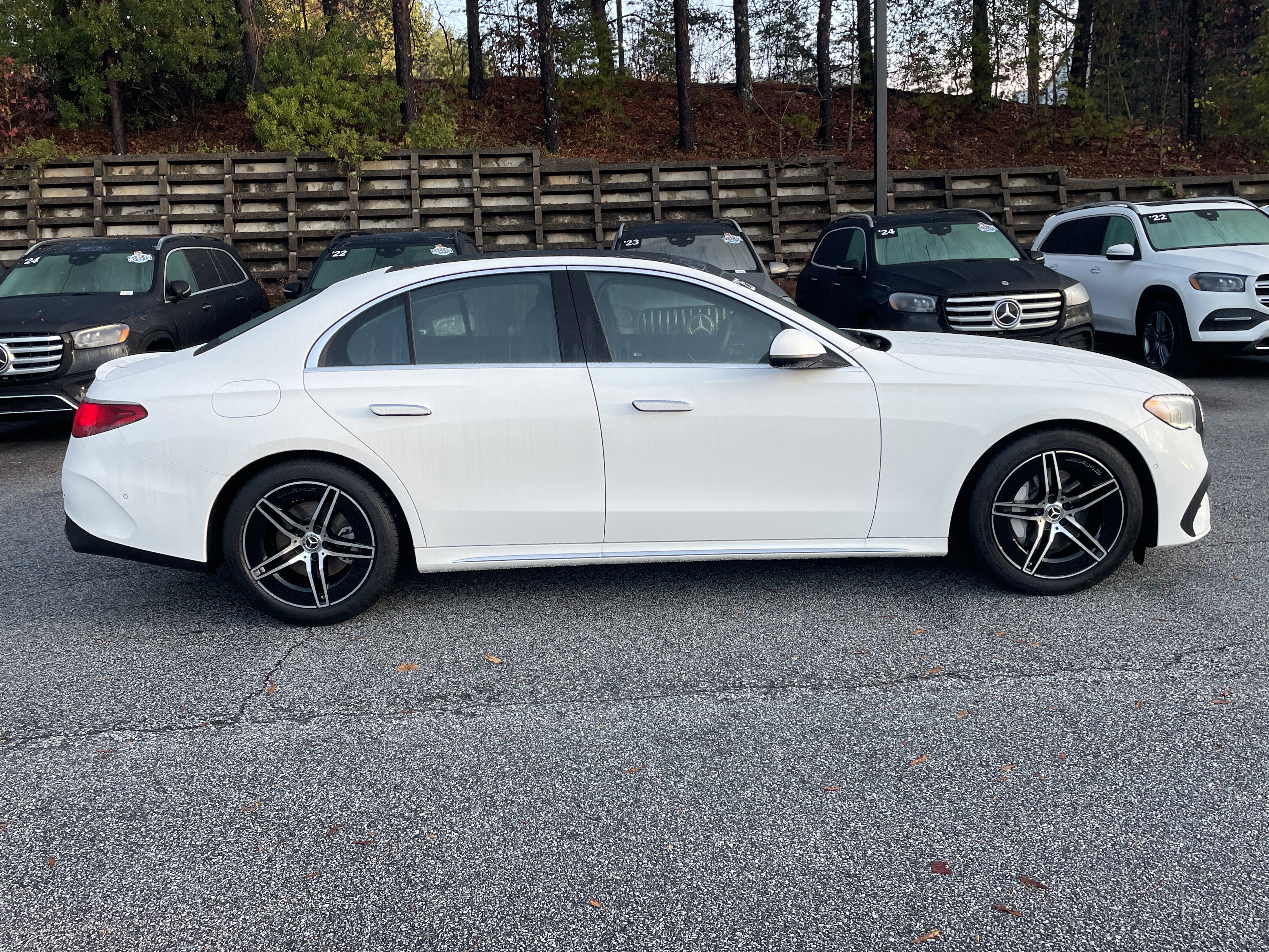 Used 2025 Mercedes-Benz E 350 4MATIC Sedan image 5