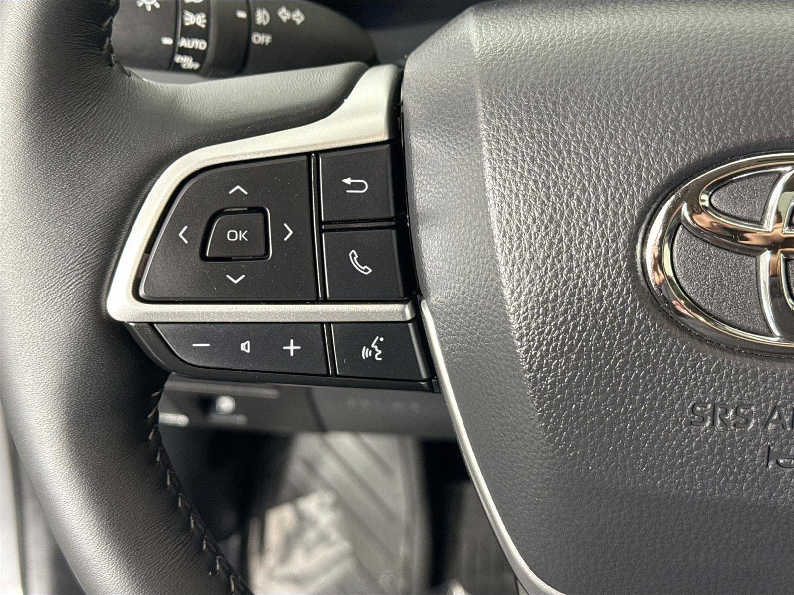 Certified 2025 Toyota Highlander Platinum image 18