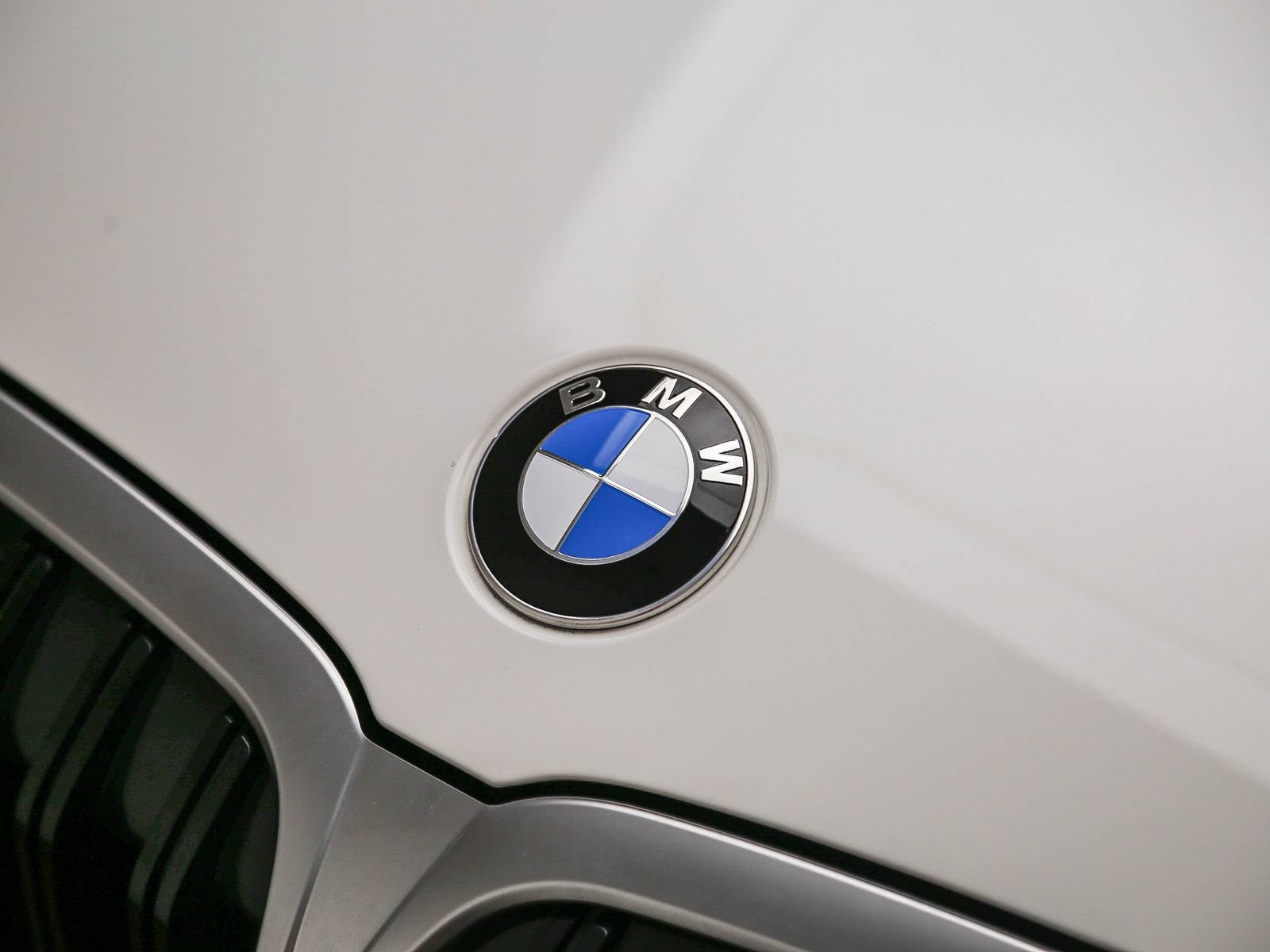 Used 2024 BMW 330i Sedan w/ Convenience Package RWD image 9