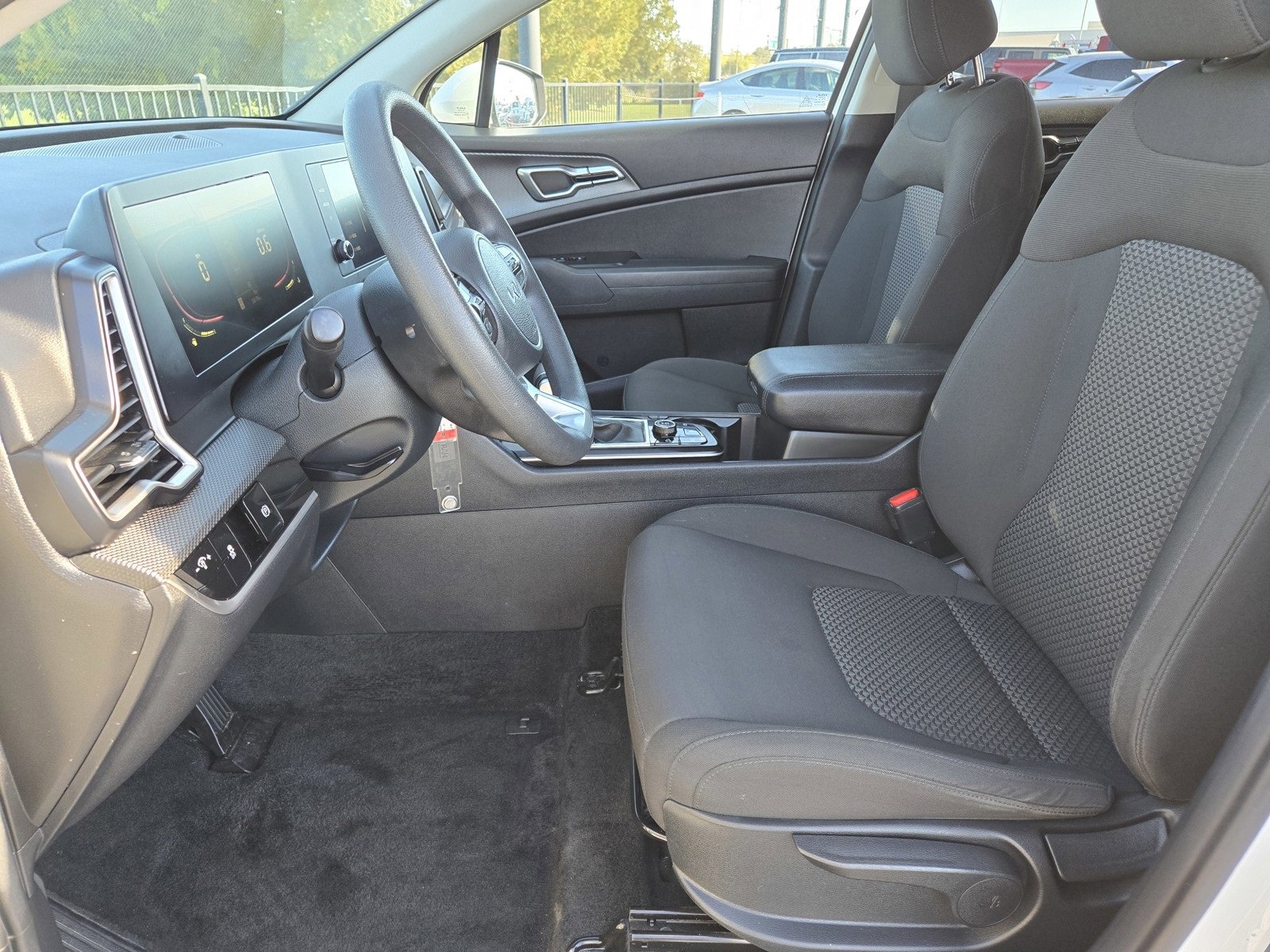 Used 2024 Kia Sportage LX image 18