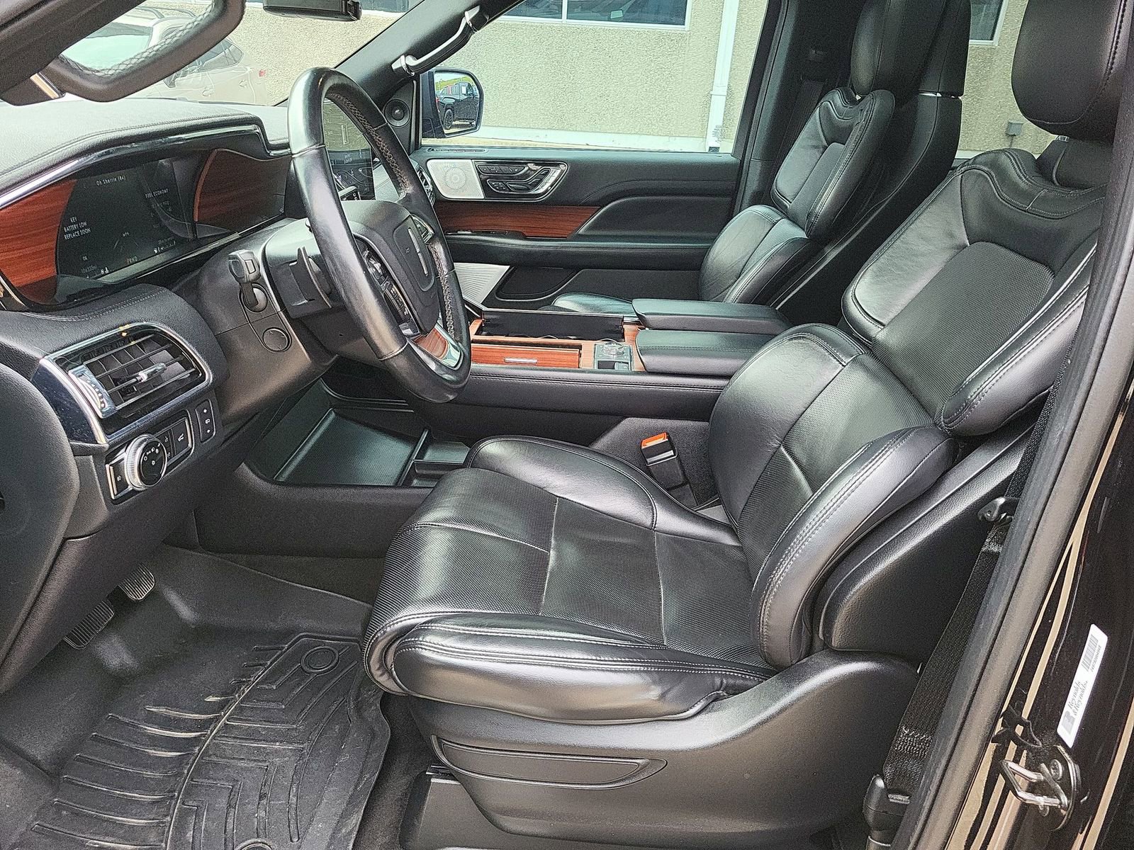 Used 2020 Lincoln Navigator L Reserve w/ Equipment Group 208A Reserve AWD/4WD image 20