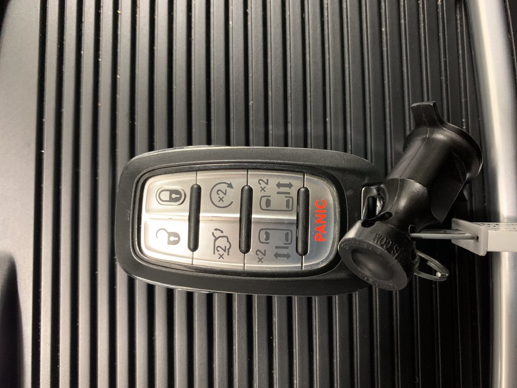 Used 2022 Chrysler Pacifica Touring-L AWD/4WD image 32