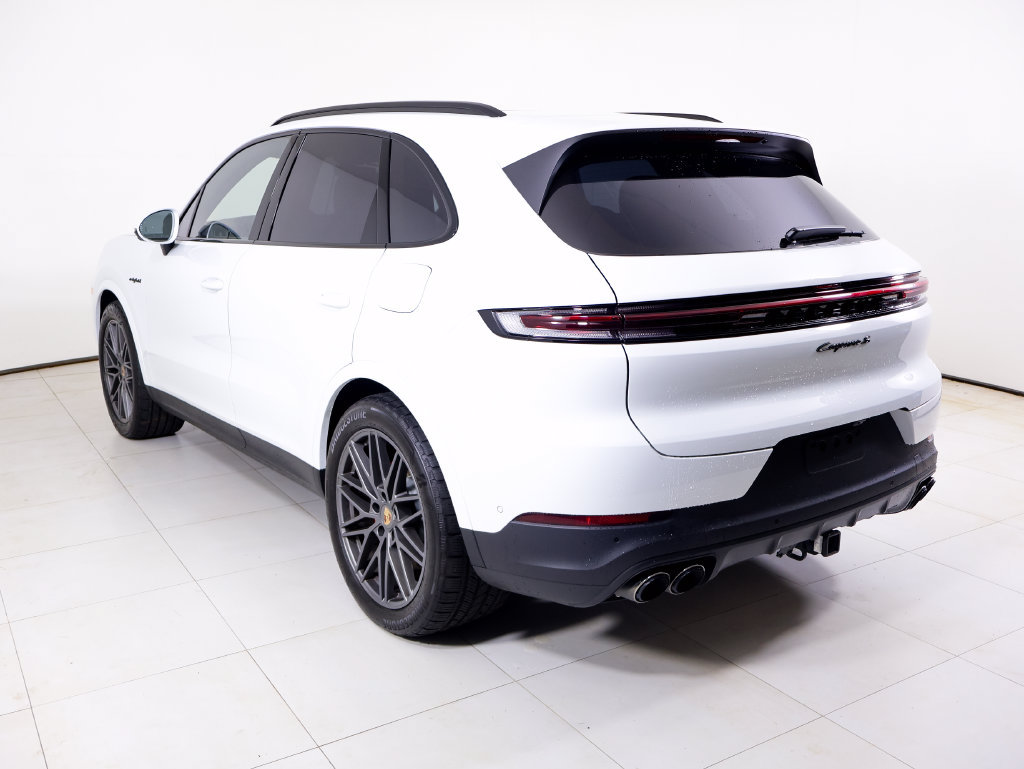 Certified 2026 Porsche Cayenne S AWD/4WD image 3