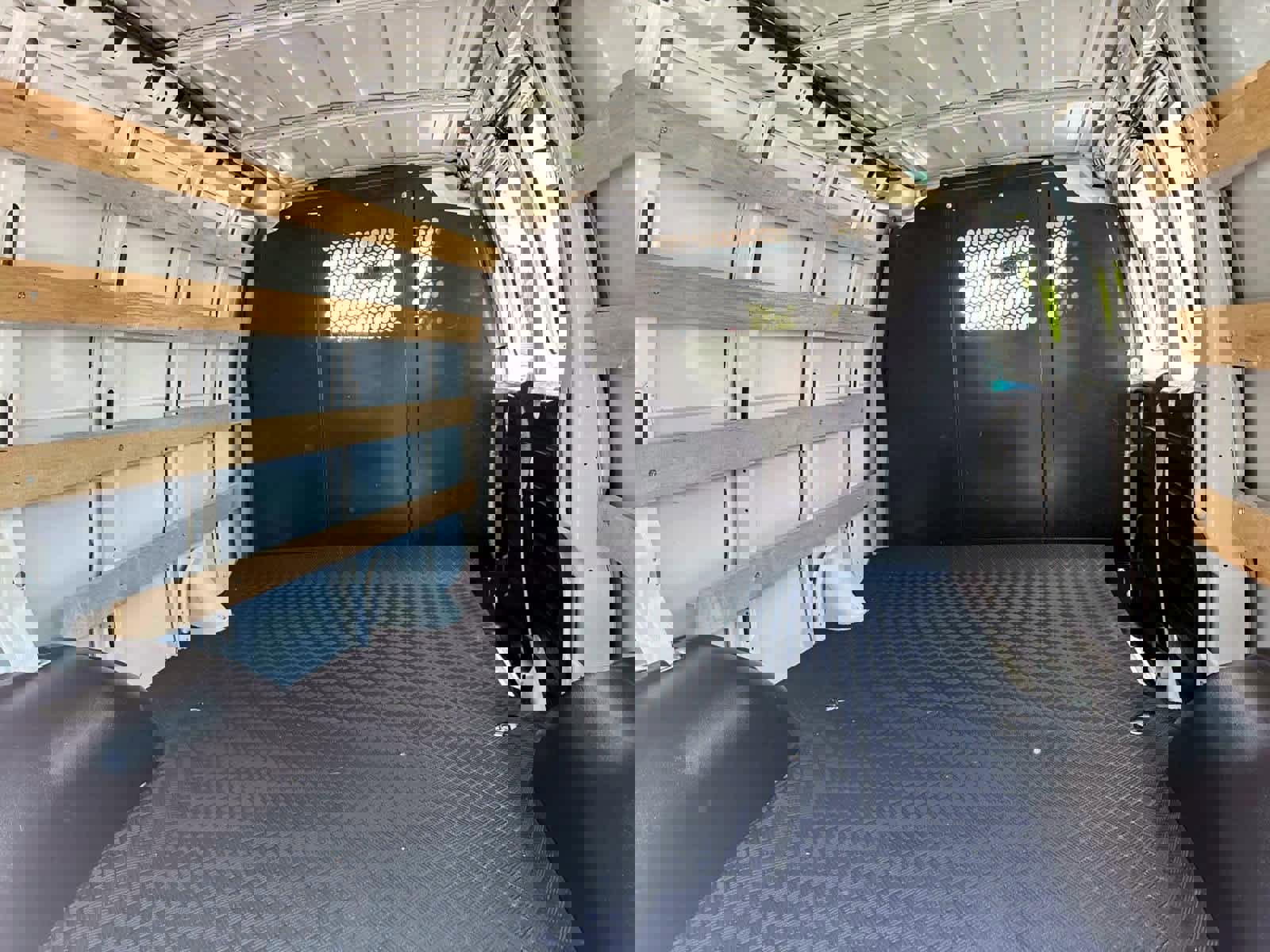 Used 2024 GMC Savana 2500 w/ Driver Convenience Package image 10