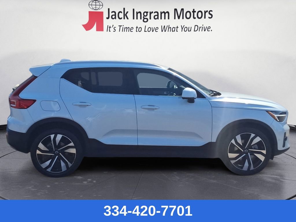 Certified 2023 Volvo XC40 B5 Ultimate w/ Protection Package Premier image 6