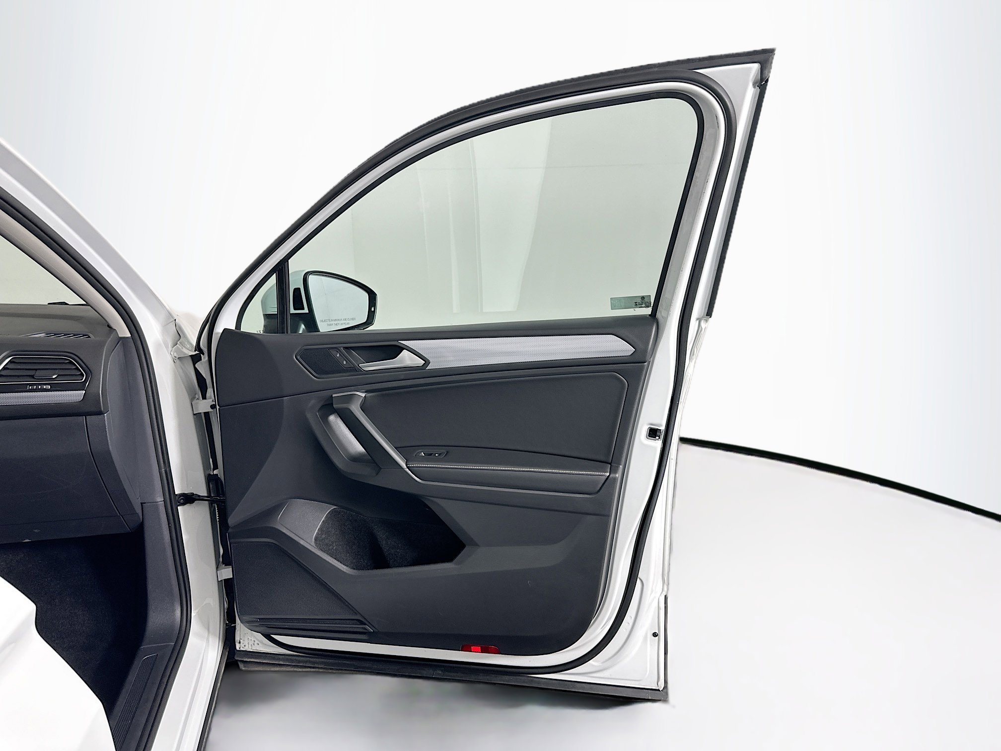 Used 2024 Volkswagen Tiguan S image 32