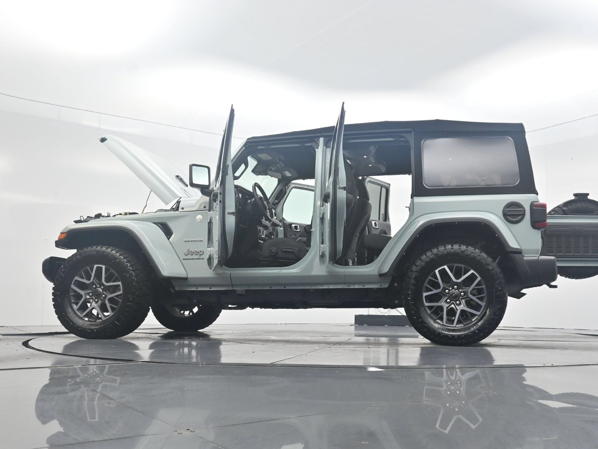 Used 2024 Jeep Wrangler Unlimited Sahara w/ Safety Group AWD/4WD image 43