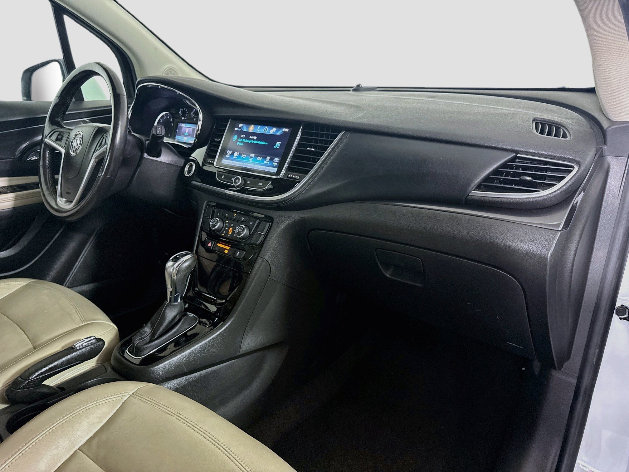 Used 2019 Buick Encore Essence FWD image 30