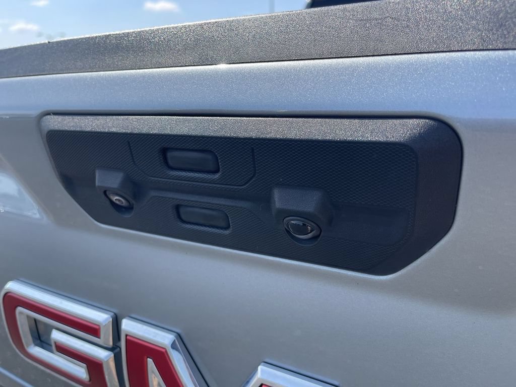 Used 2025 GMC Sierra 1500 SLT AWD/4WD image 9