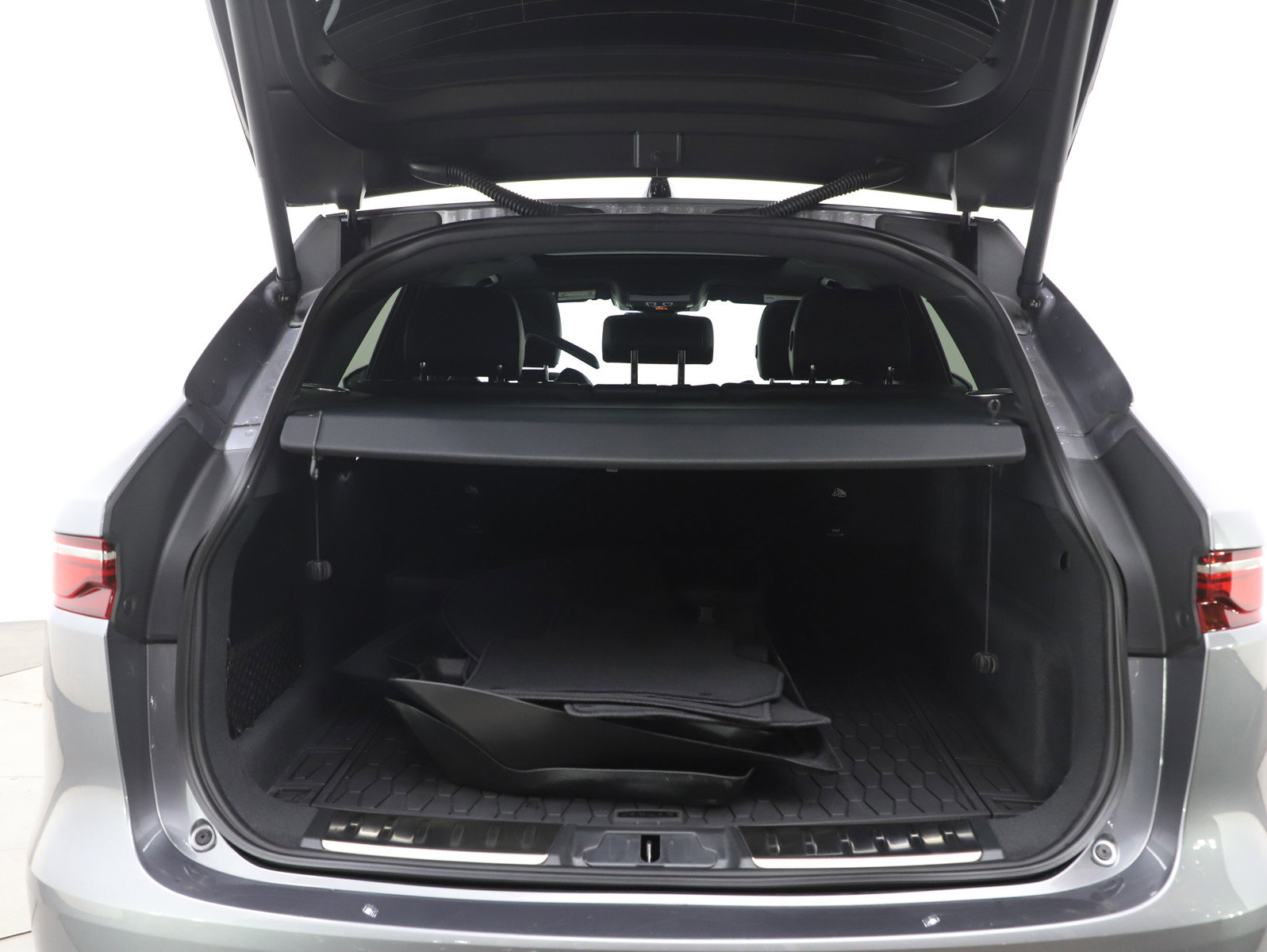 Used 2025 Jaguar F-PACE R-Dynamic S image 16