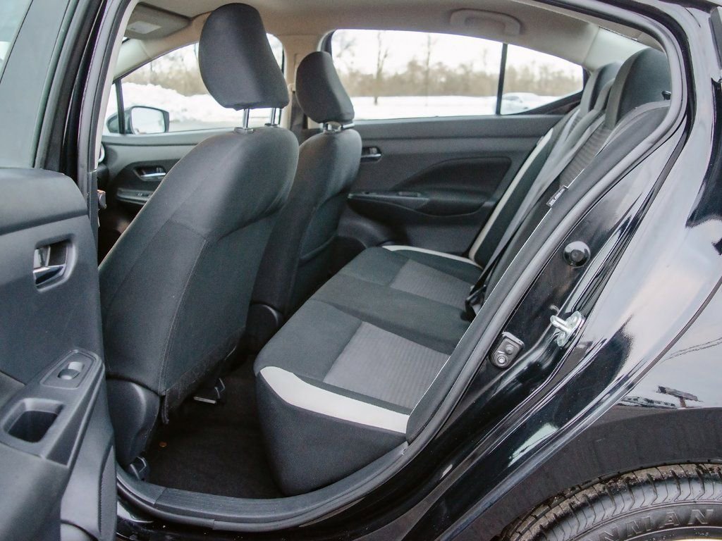 Used 2022 Nissan Versa SV image 28