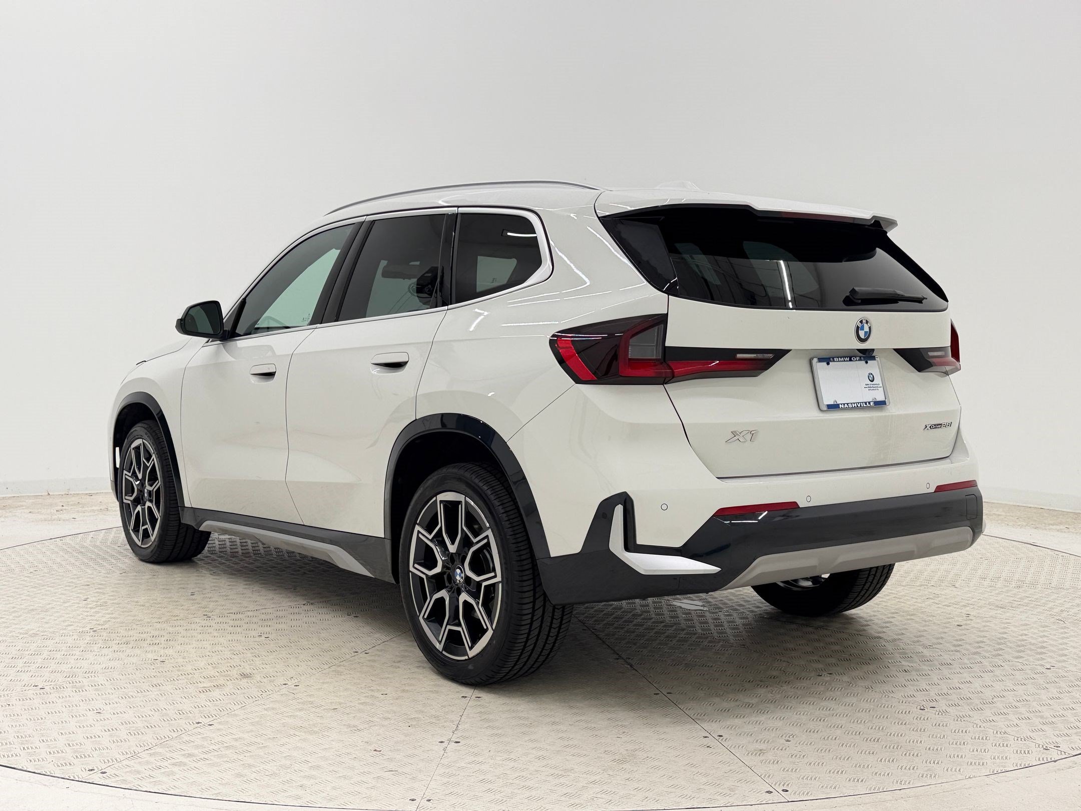 Used 2025 BMW X1 xDrive28i w/ Convenience Package AWD/4WD image 3