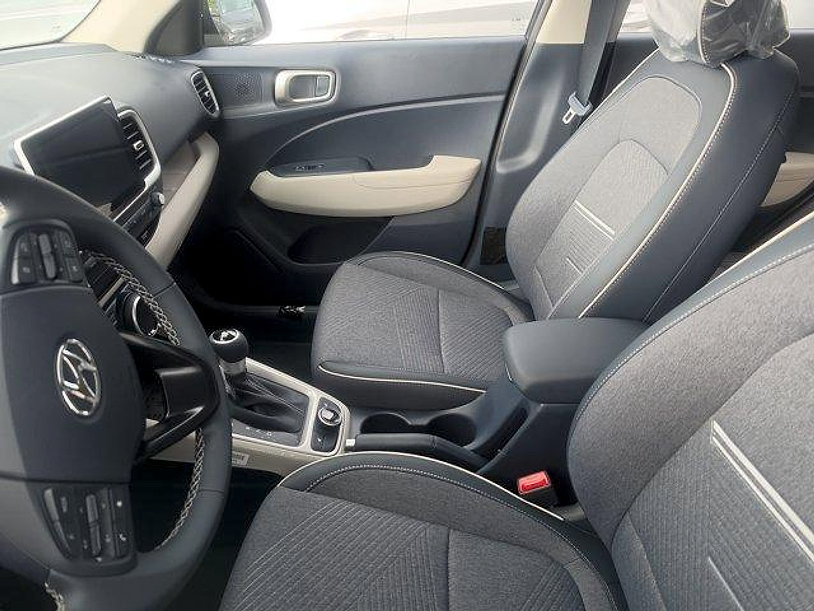 New 2026 Hyundai Venue SEL FWD image 11