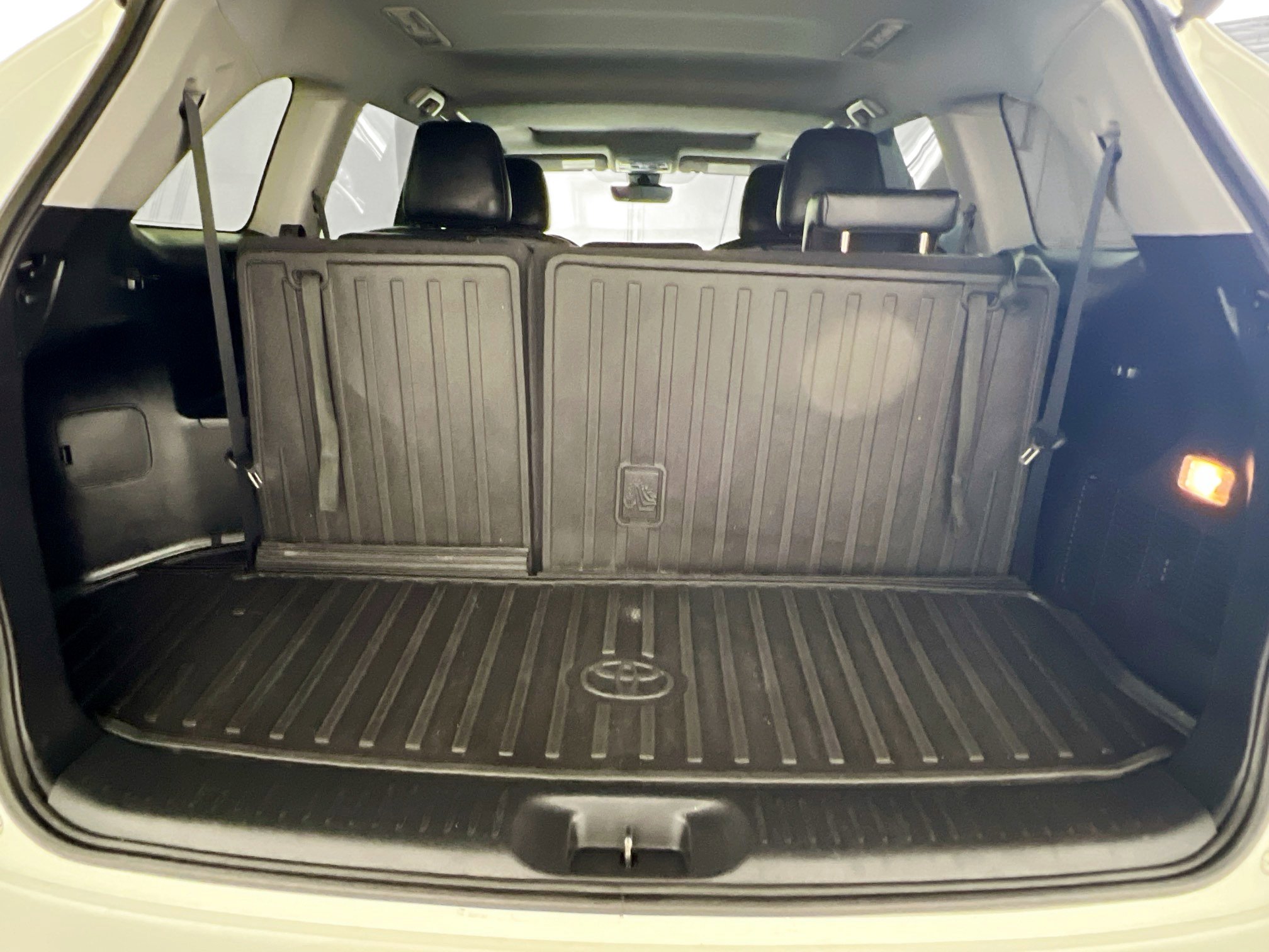 Used 2019 Toyota Highlander XLE FWD image 33