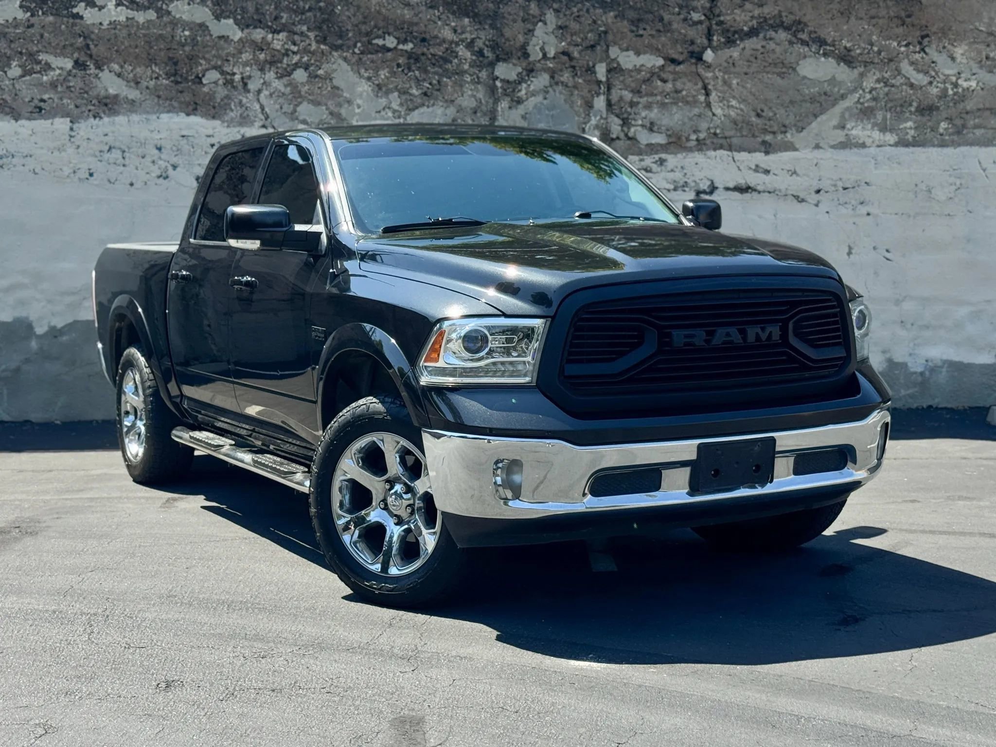 Used 2017 RAM 1500 Laramie image 1