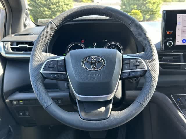 Used 2026 Toyota Sienna Limited AWD/4WD image 8