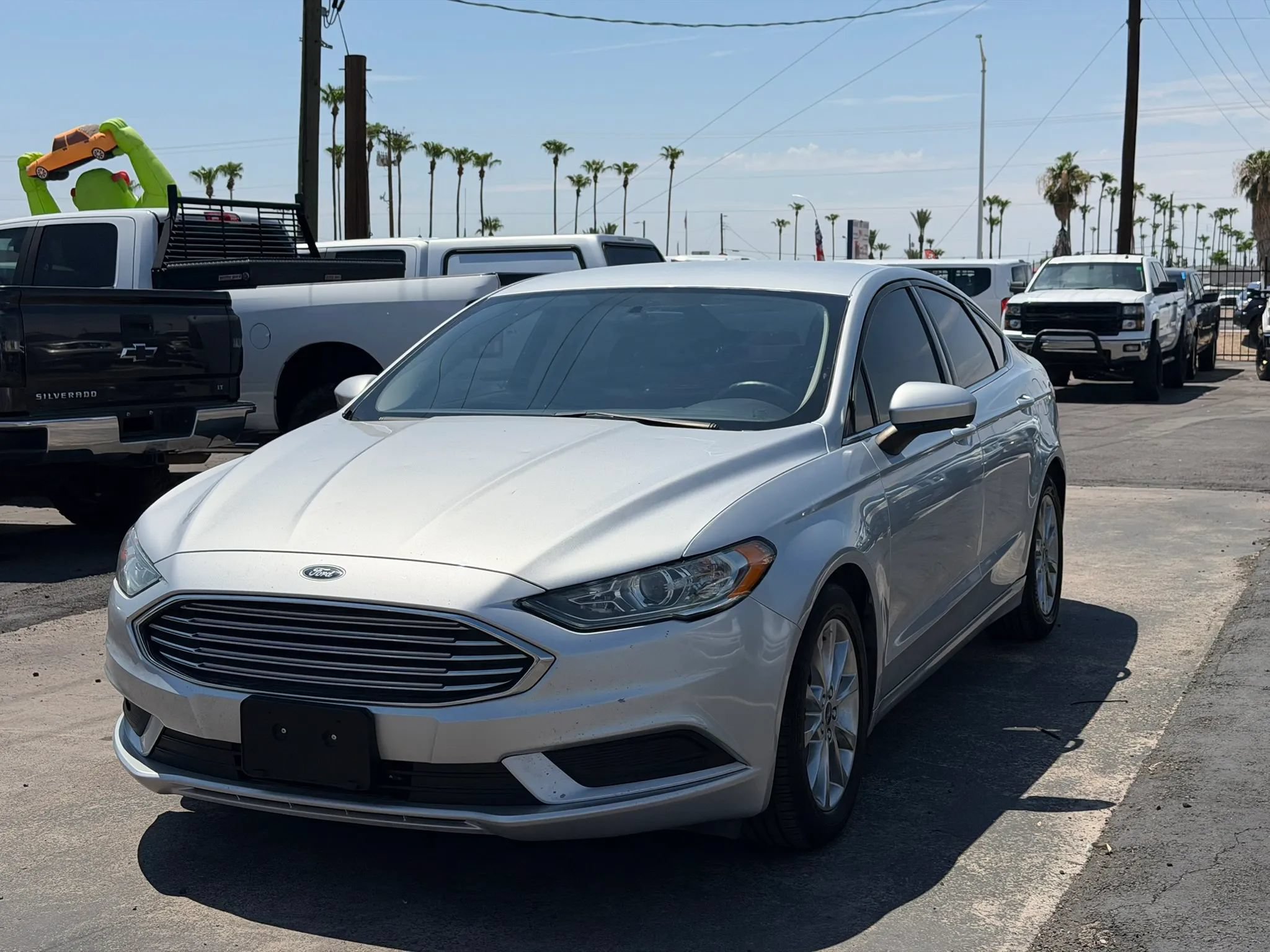 Used 2017 Ford Fusion SE FWD image 2