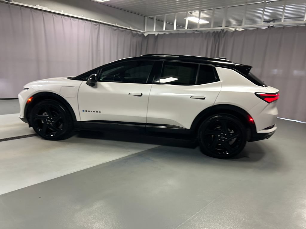 Used 2024 Chevrolet Equinox EV RS FWD image 4