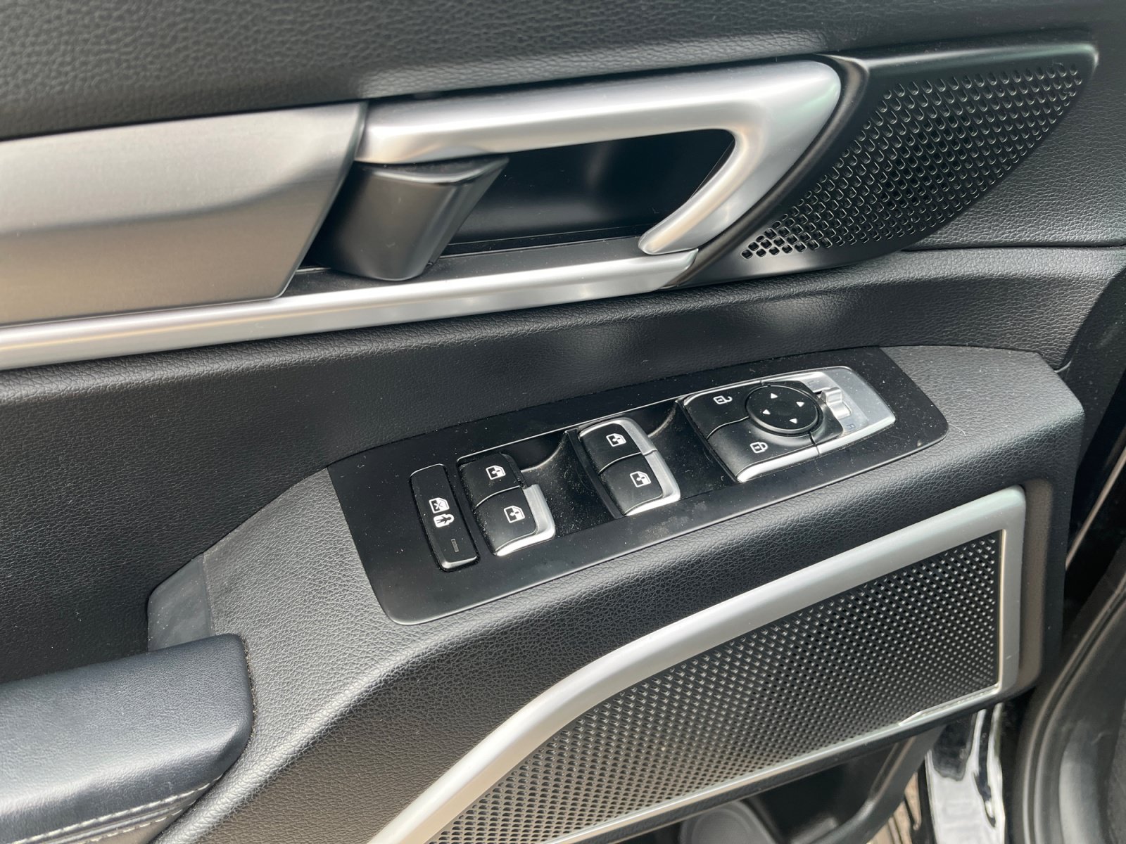 Used 2020 Kia Telluride LX FWD image 17