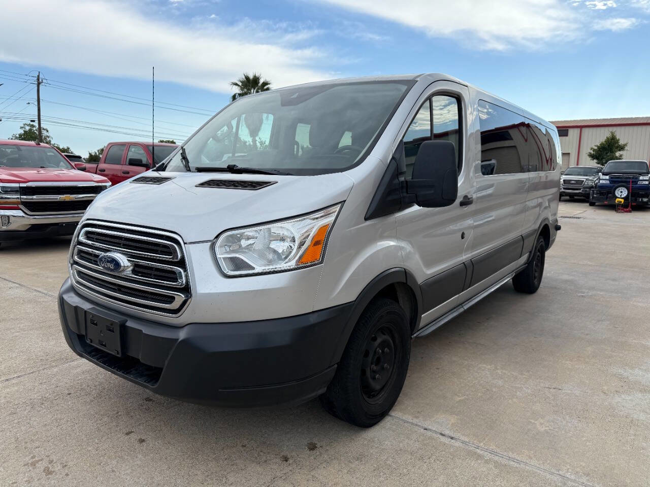 Used 2015 Ford Transit 350 XLT RWD image 2